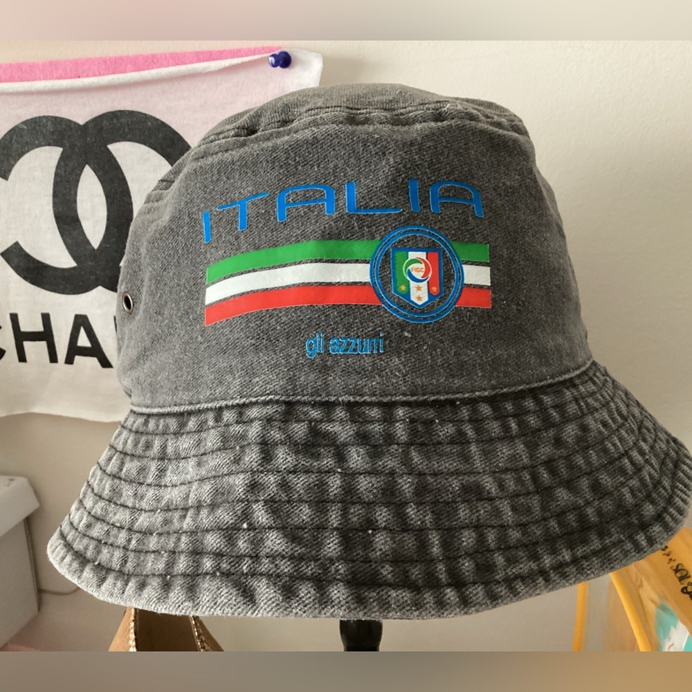Italia womens denim Bucket Hat nwot